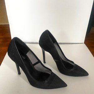 Mix No. 6 black pumps!